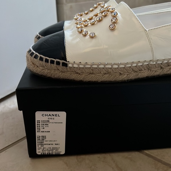 perfect condition Chanel Espadrilles with Swarovski Crystal CC - Picture 7 of 8